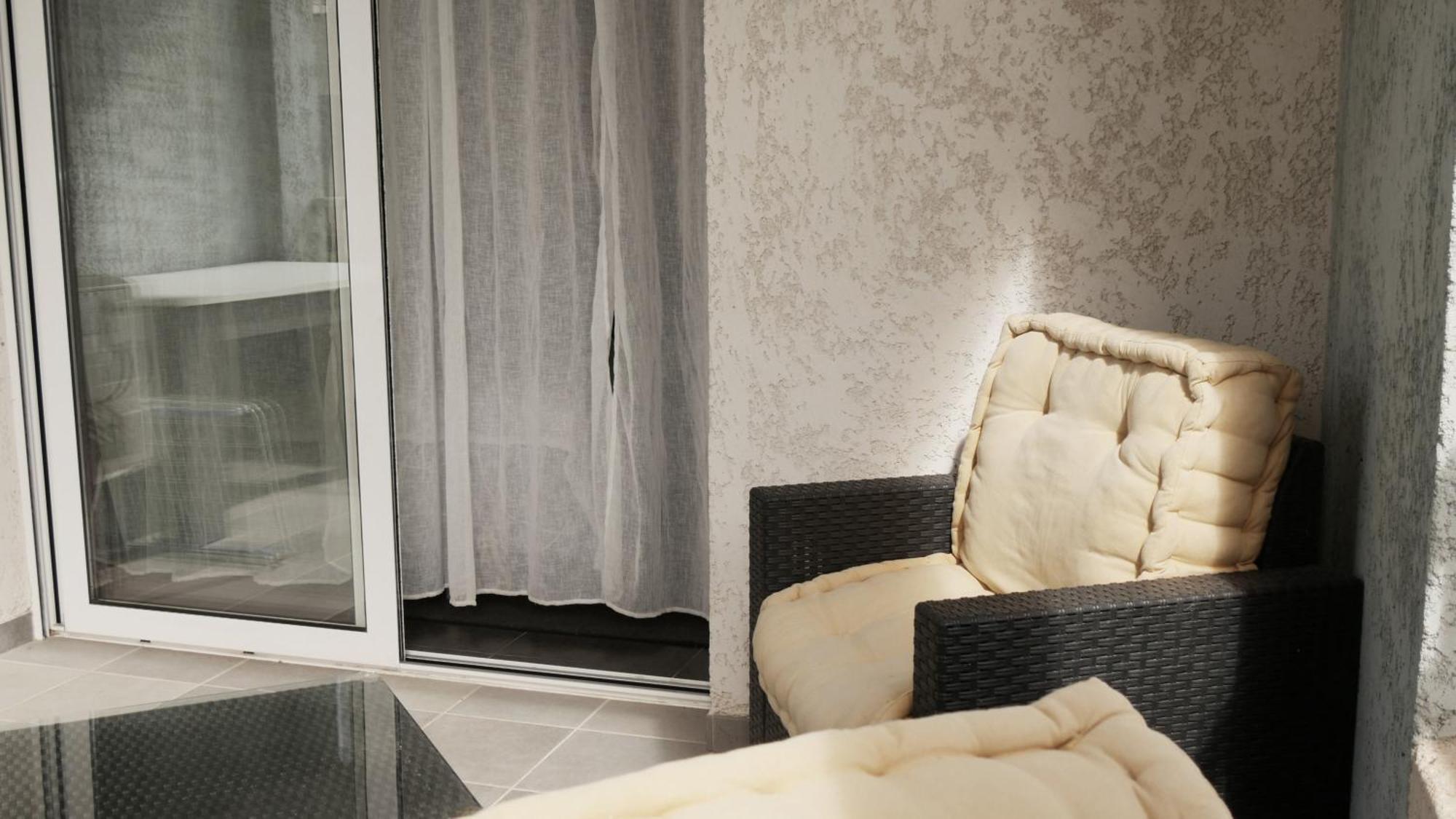 Capstay Avec Grande Terrasse Proche Aeroport Bastia - Lucciana - Centre Apartment *